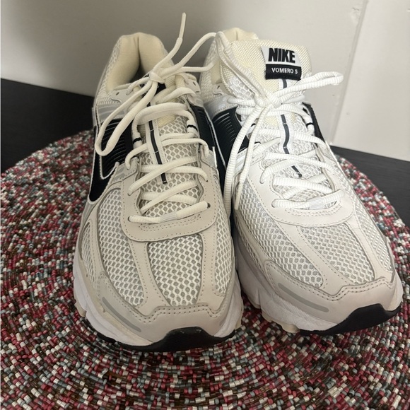 Nike Vomero 5 Cream and Black Sneakers - Picture 1 of 8